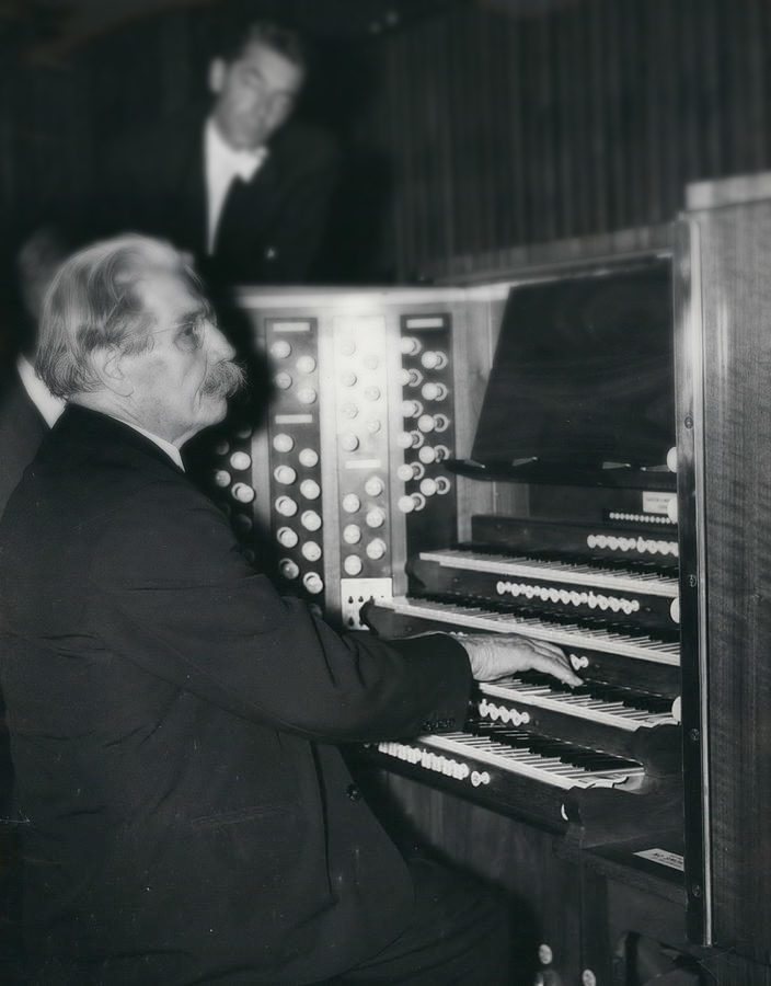 organist